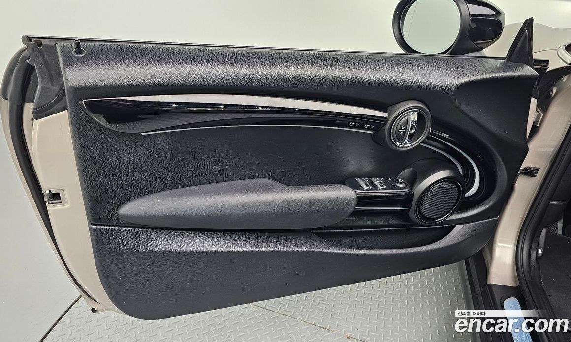 Mini Cooper Convertible фото 24