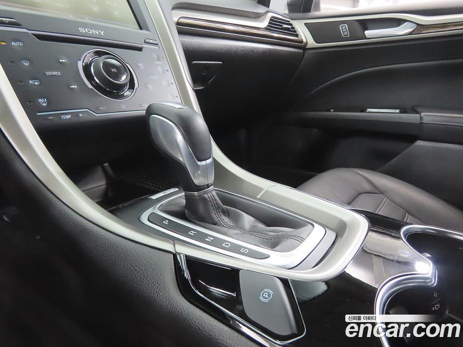Ford Fusion фото 12