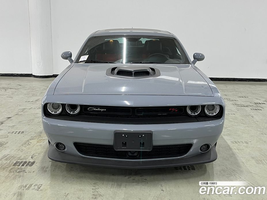 Dodge Challenger фото 2