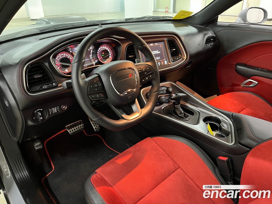 Dodge Challenger фото 3