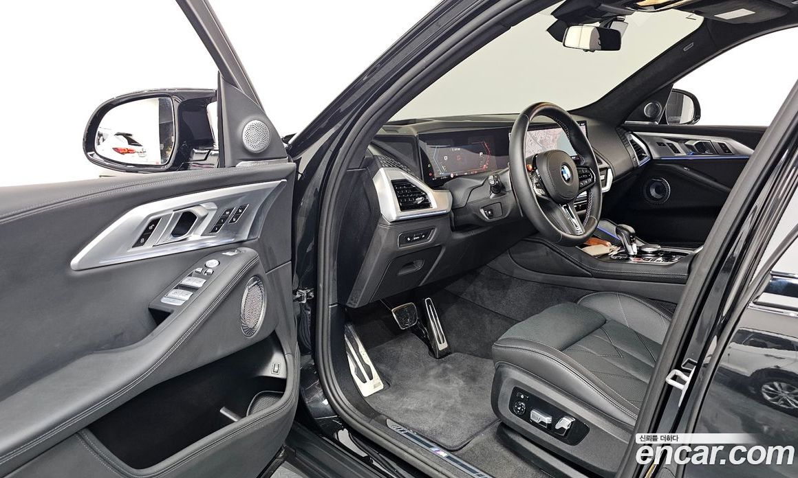 BMW XM (G09) фото 10