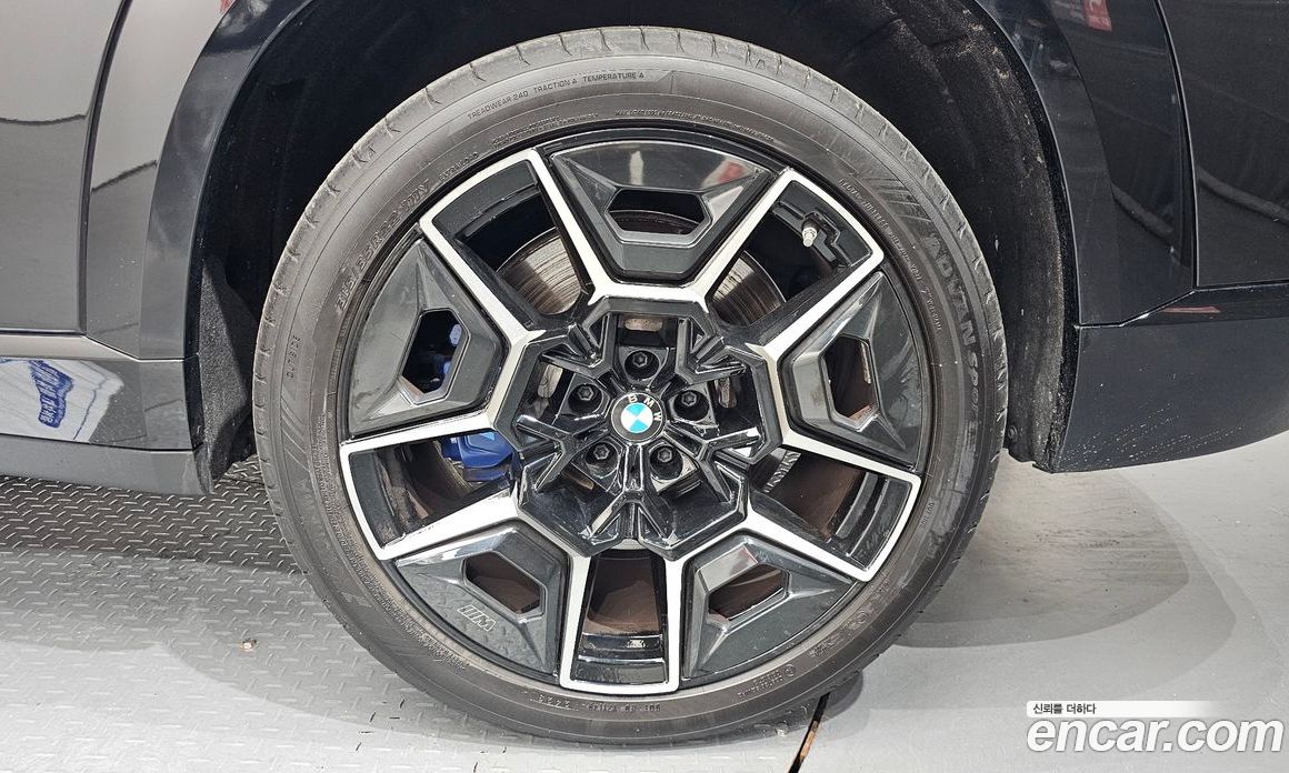 BMW XM (G09) фото 21