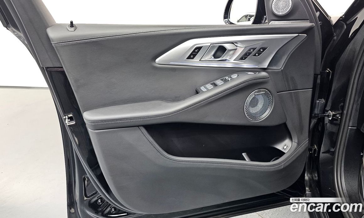 BMW XM (G09) фото 24