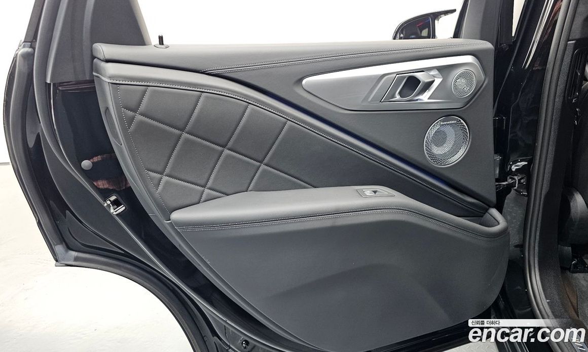 BMW XM (G09) фото 25