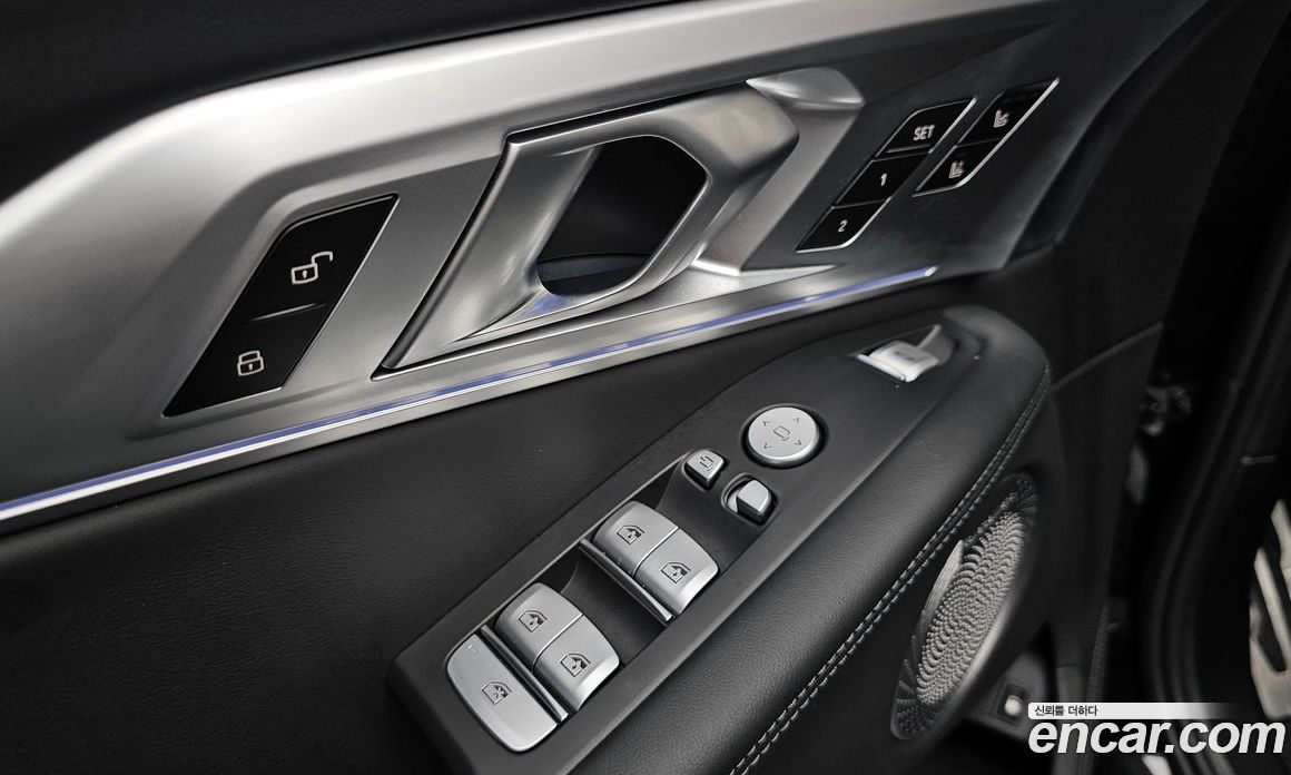 BMW XM (G09) фото 29