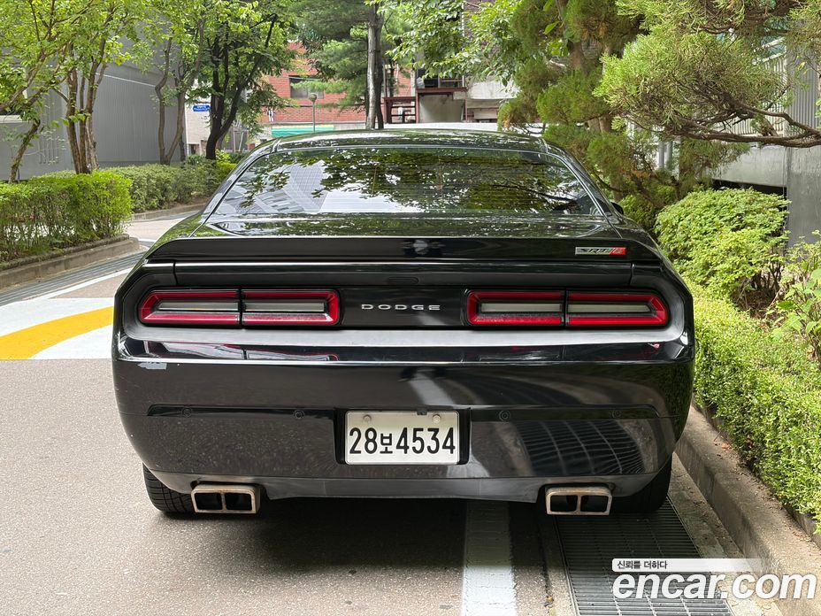 Dodge Challenger фото 4