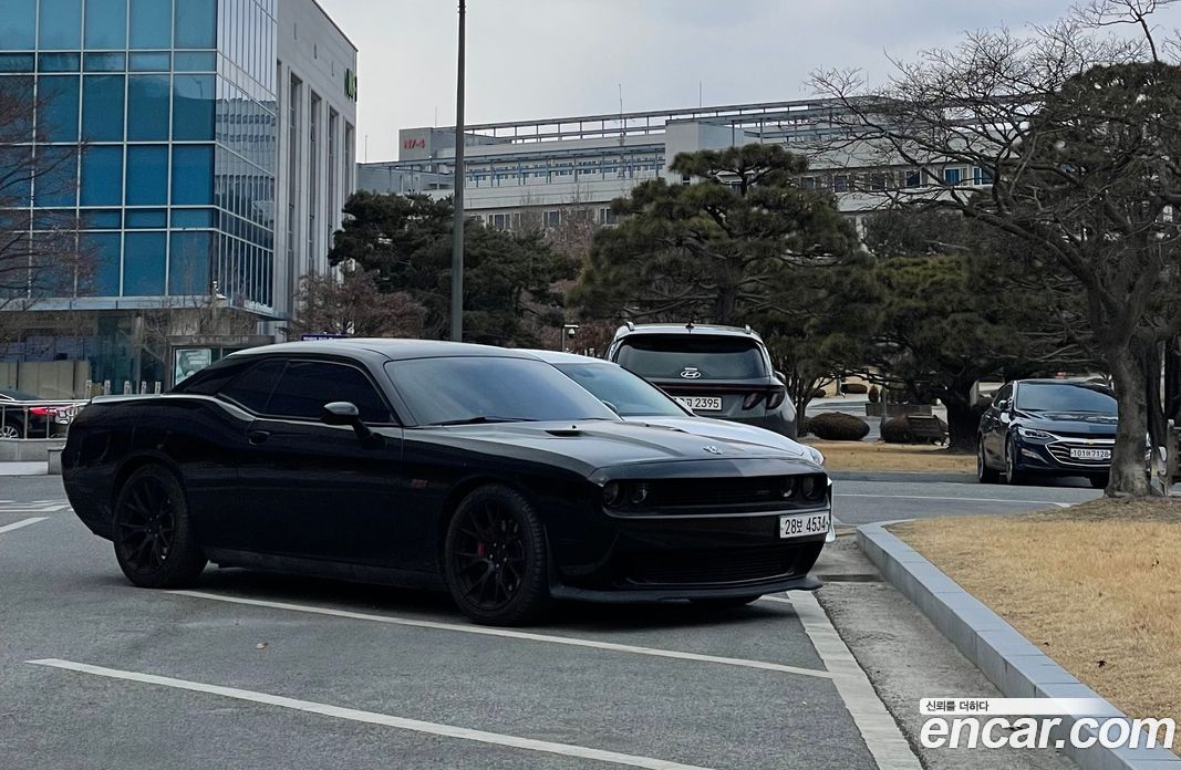 Dodge Challenger фото 9