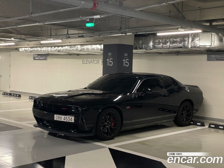 Dodge Challenger фото 10