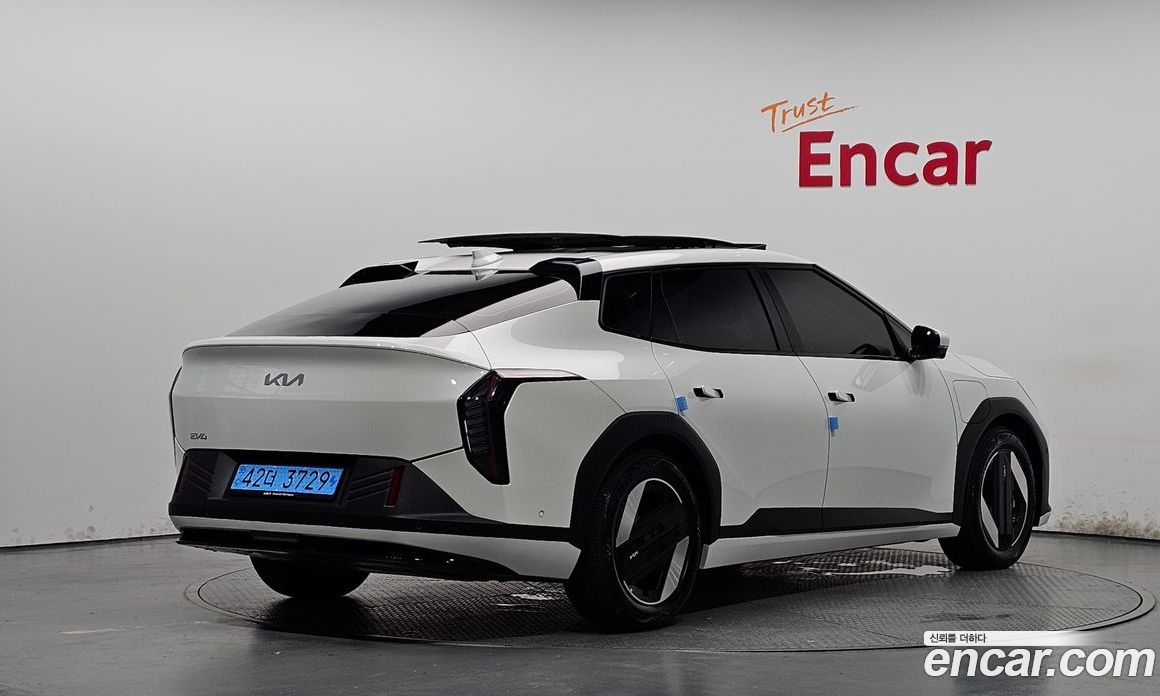 Kia EV4 фото 2