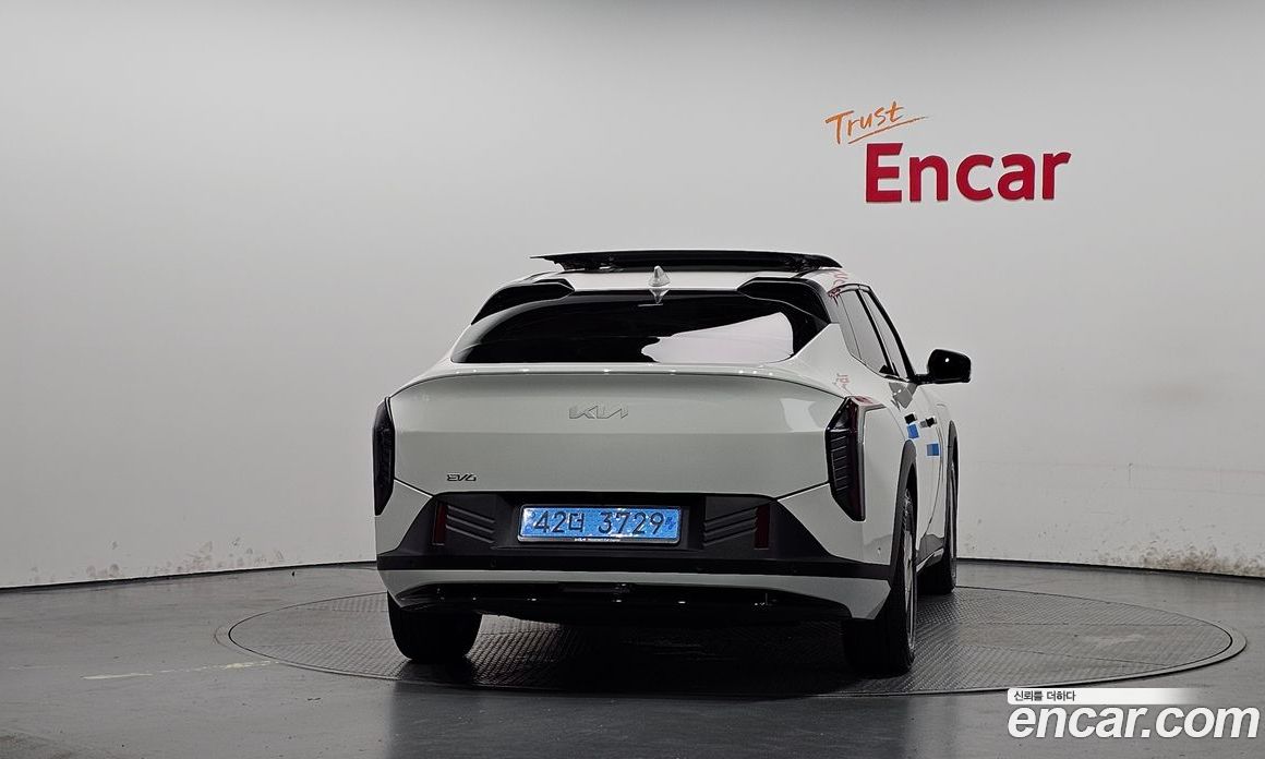 Kia EV4 фото 4