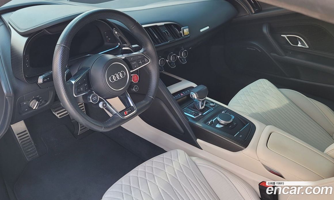 Audi R8 (4S) фото 7
