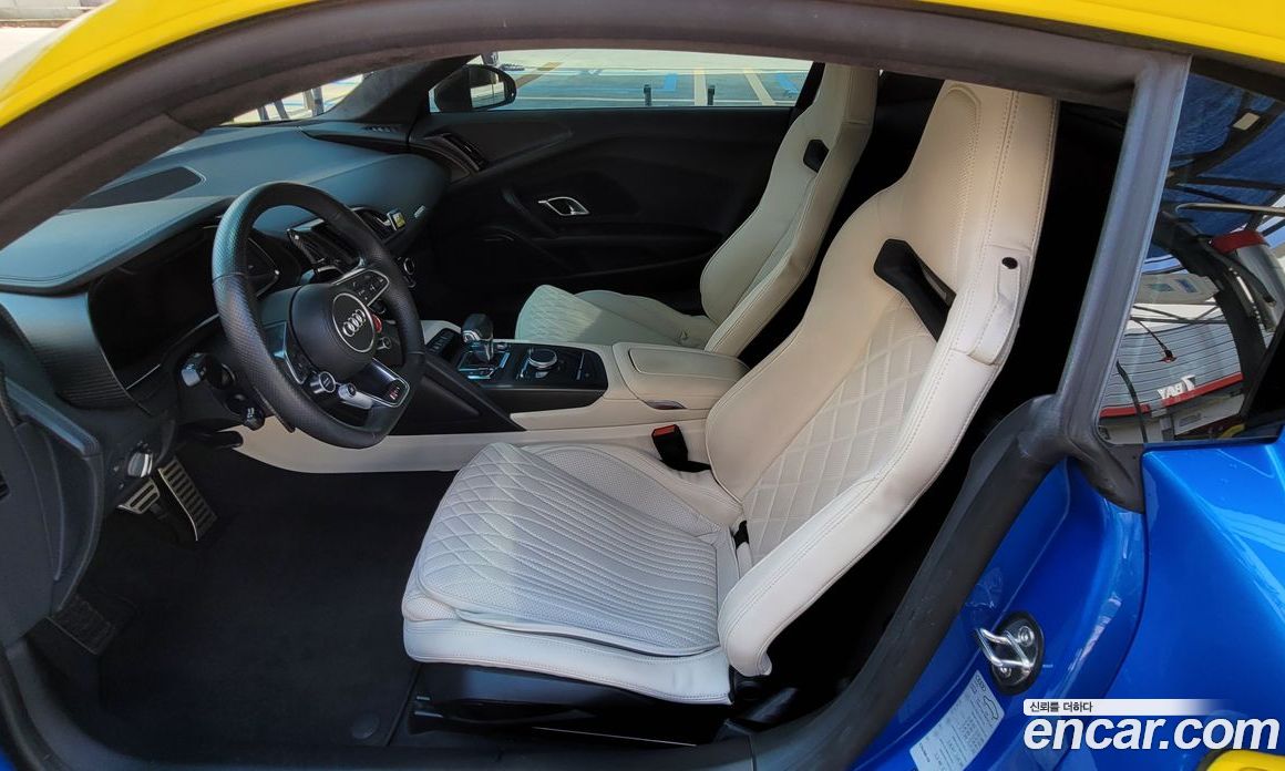 Audi R8 (4S) фото 9