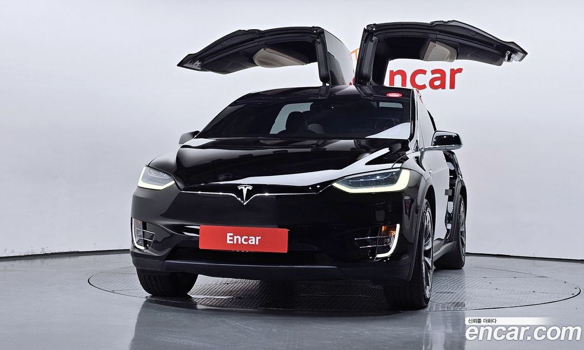 Tesla Model X фото 3