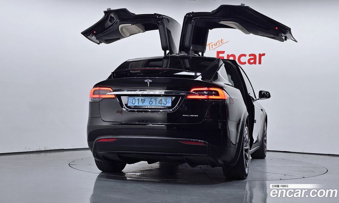 Tesla Model X фото 4