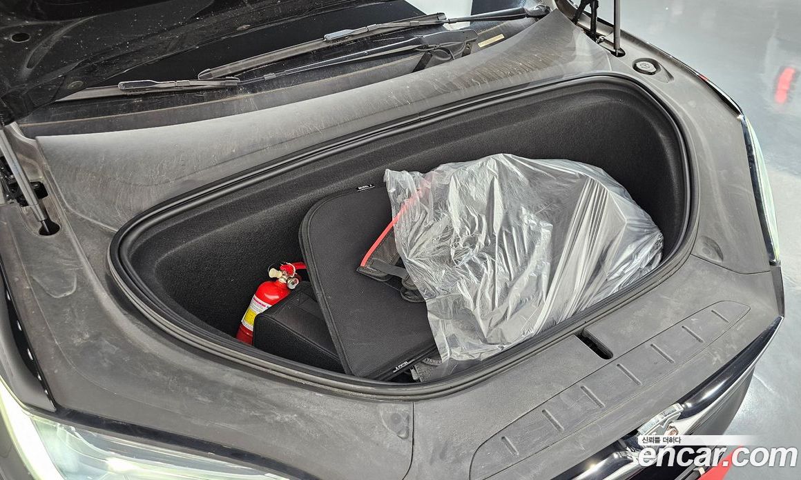 Tesla Model X фото 6