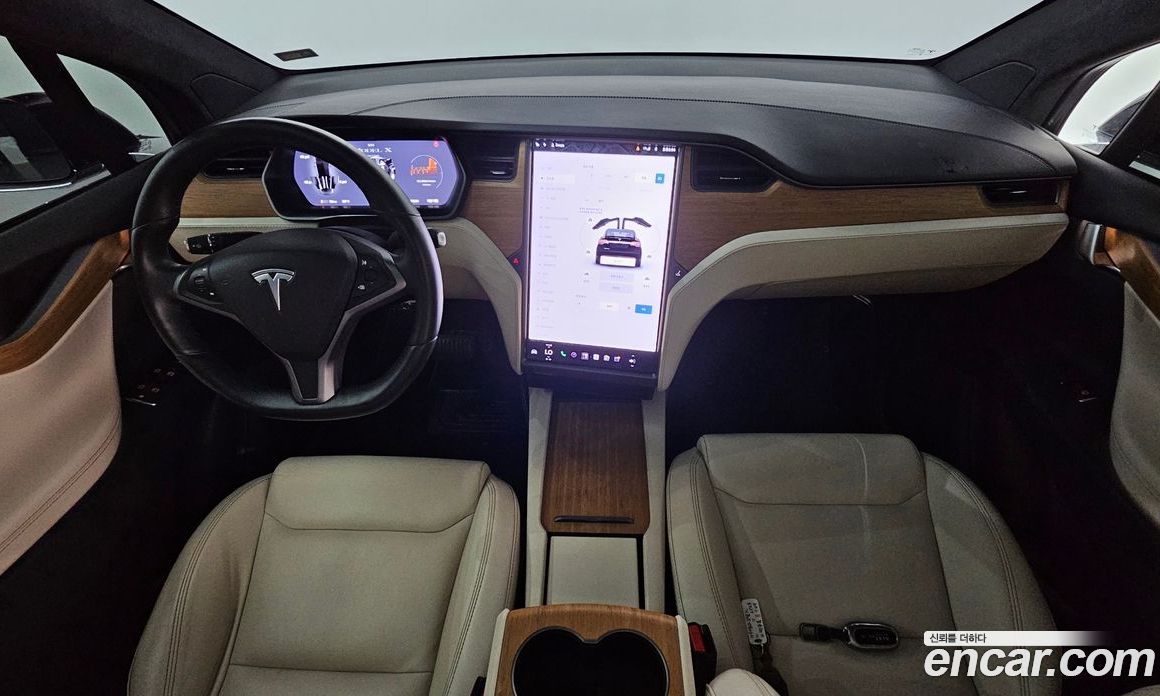 Tesla Model X фото 7
