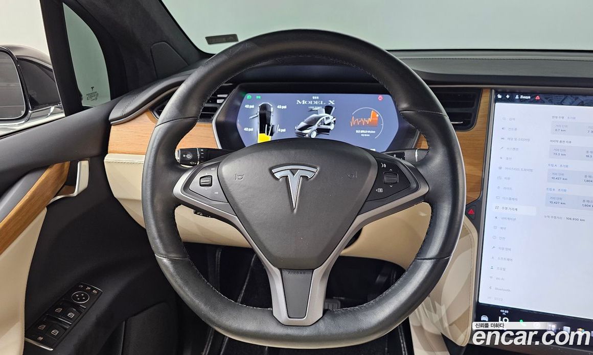 Tesla Model X фото 12