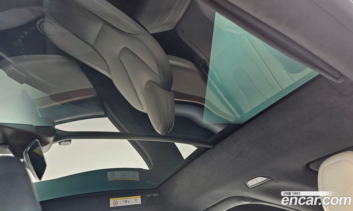 Tesla Model X фото 15