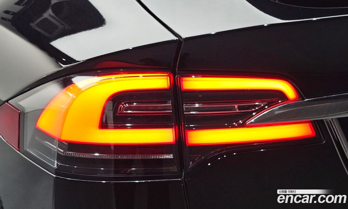 Tesla Model X фото 23