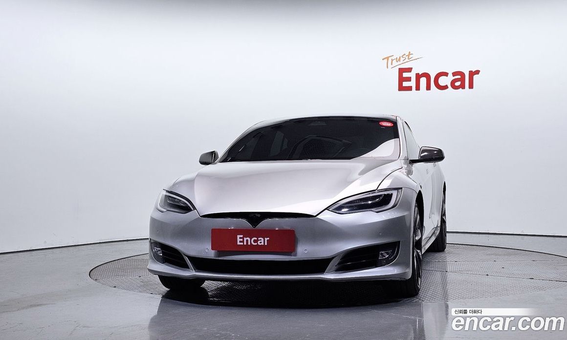 Tesla Model S фото 3
