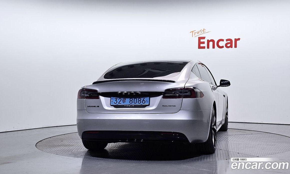 Tesla Model S фото 4