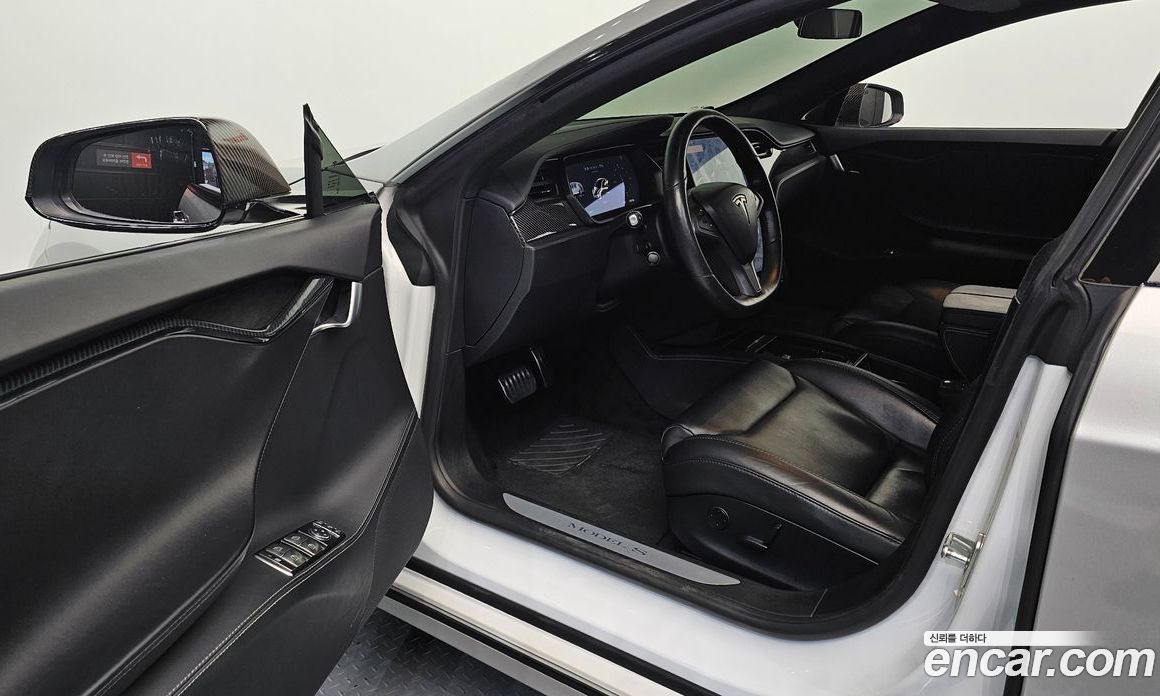 Tesla Model S фото 10