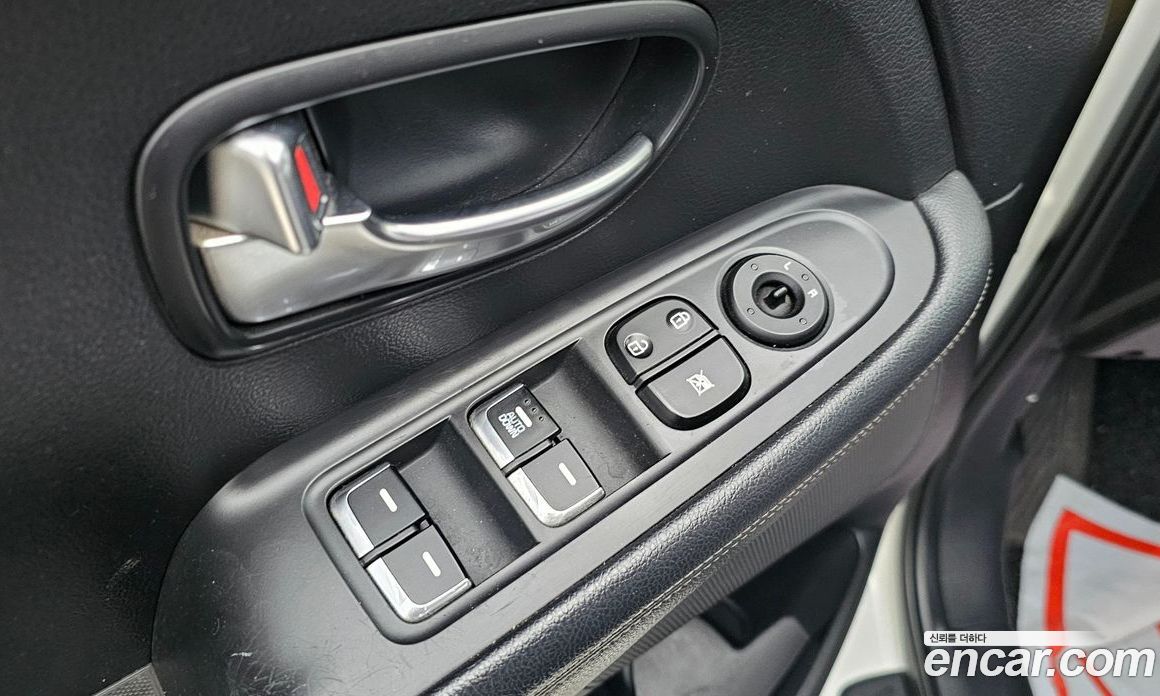 Kia Carens 3rd Gen фото 9
