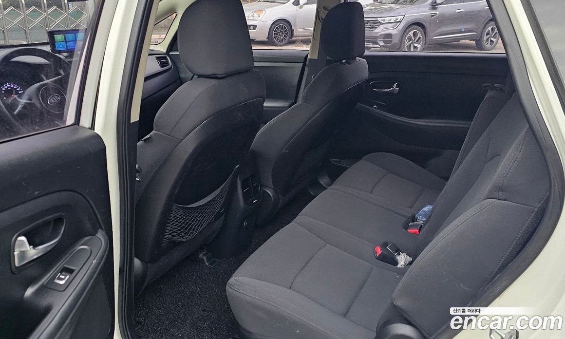 Kia Carens 3rd Gen фото 11