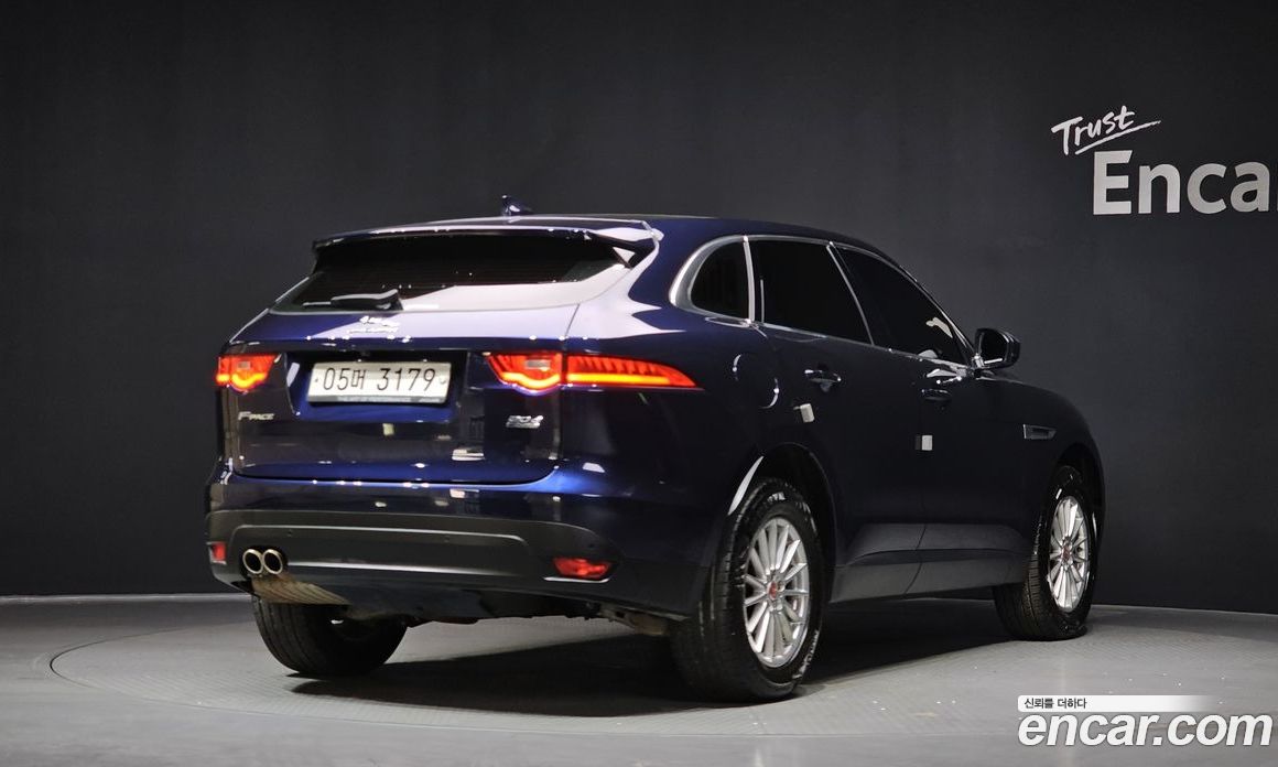 Jaguar F-PACE фото 2