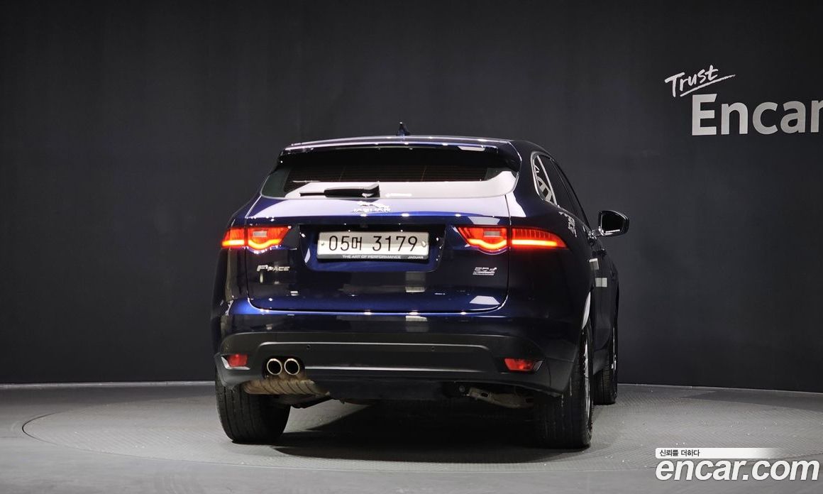 Jaguar F-PACE фото 4