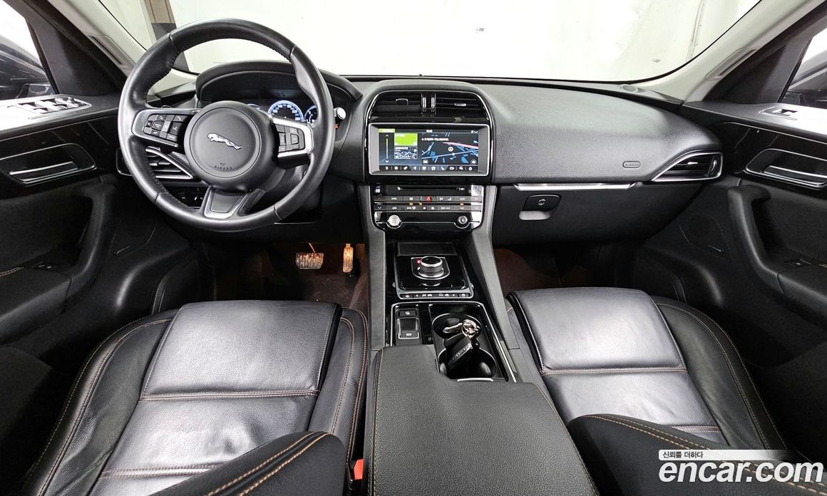 Jaguar F-PACE фото 7