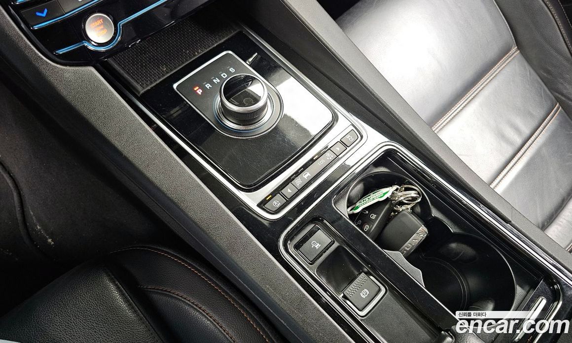 Jaguar F-PACE фото 9