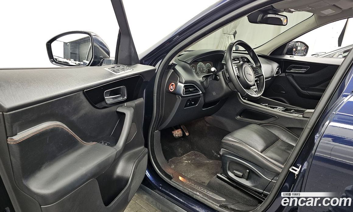 Jaguar F-PACE фото 10