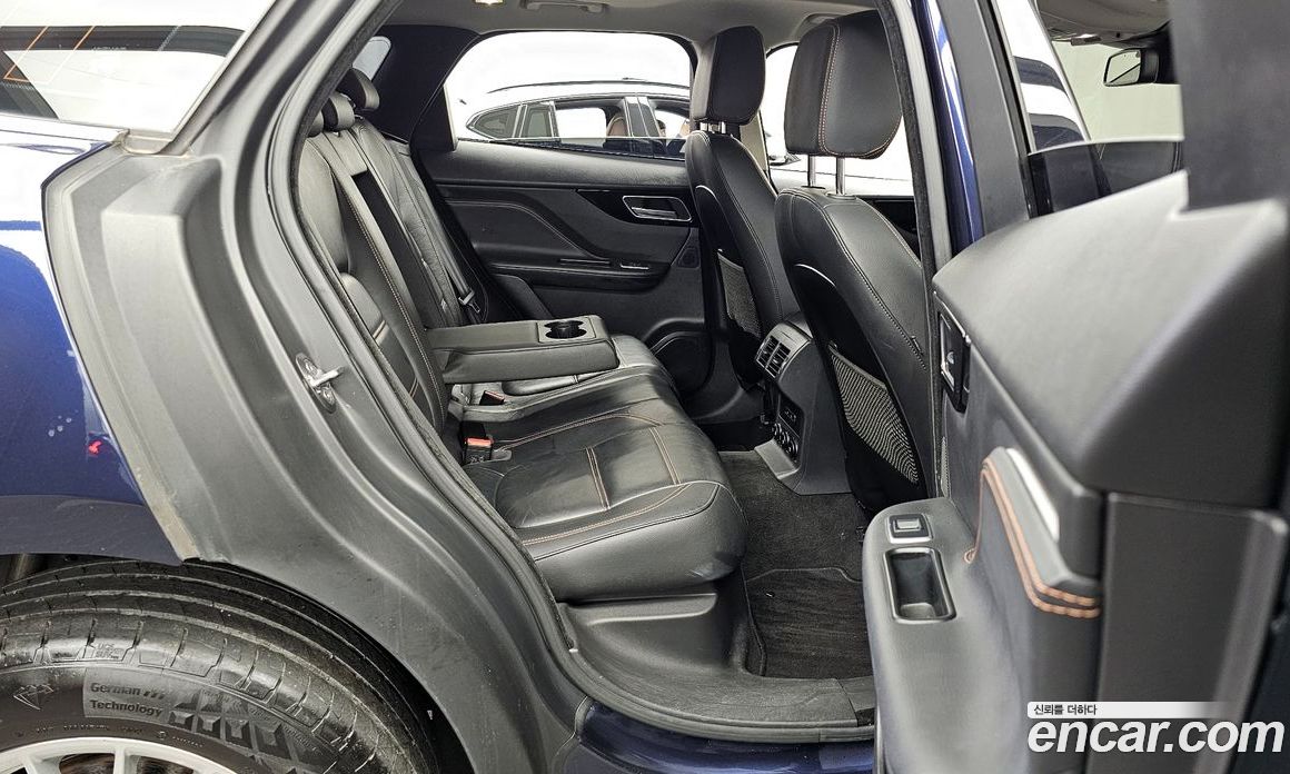 Jaguar F-PACE фото 12
