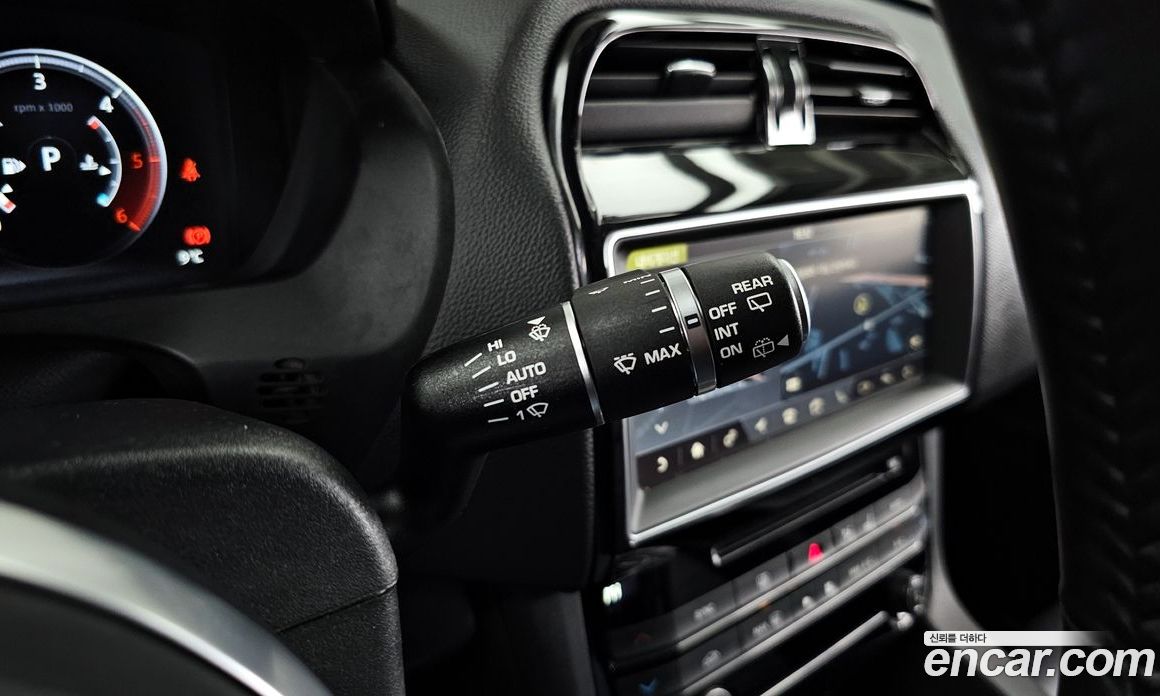 Jaguar F-PACE фото 16