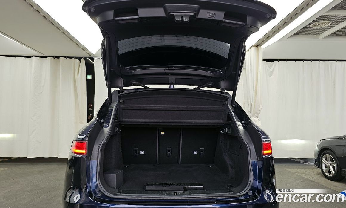 Jaguar F-PACE фото 20
