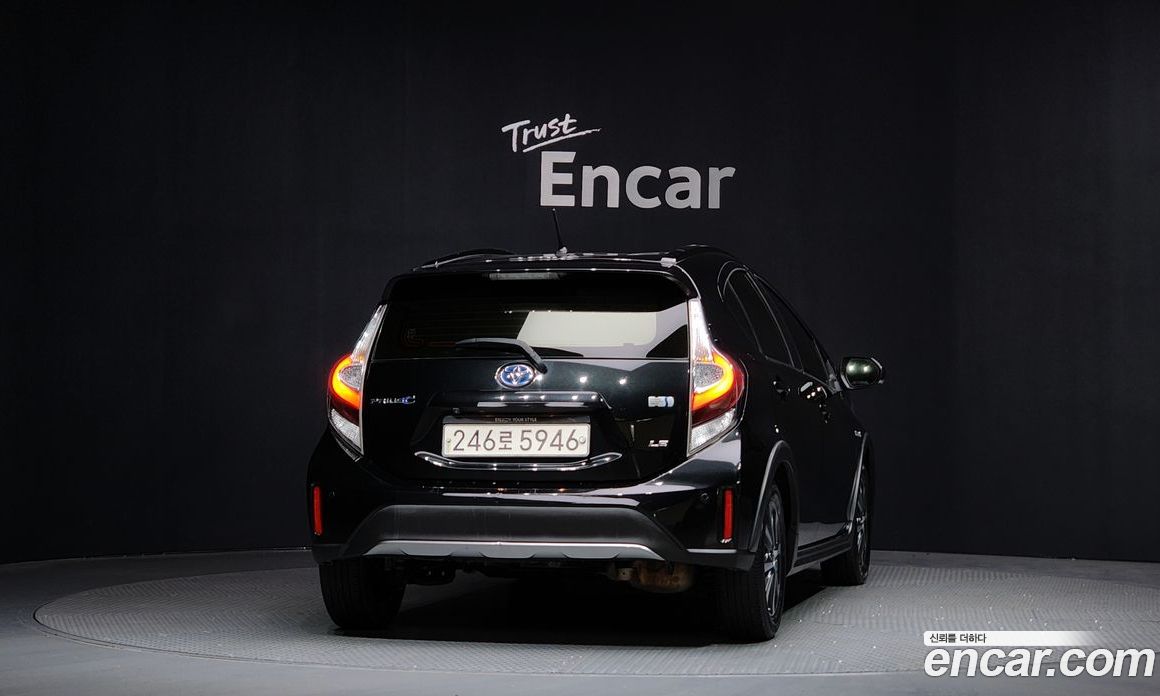 Toyota Prius C фото 4