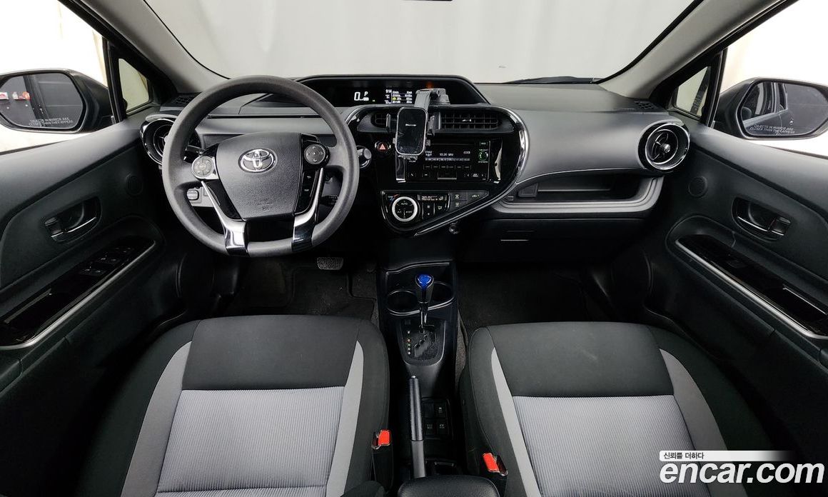 Toyota Prius C фото 7