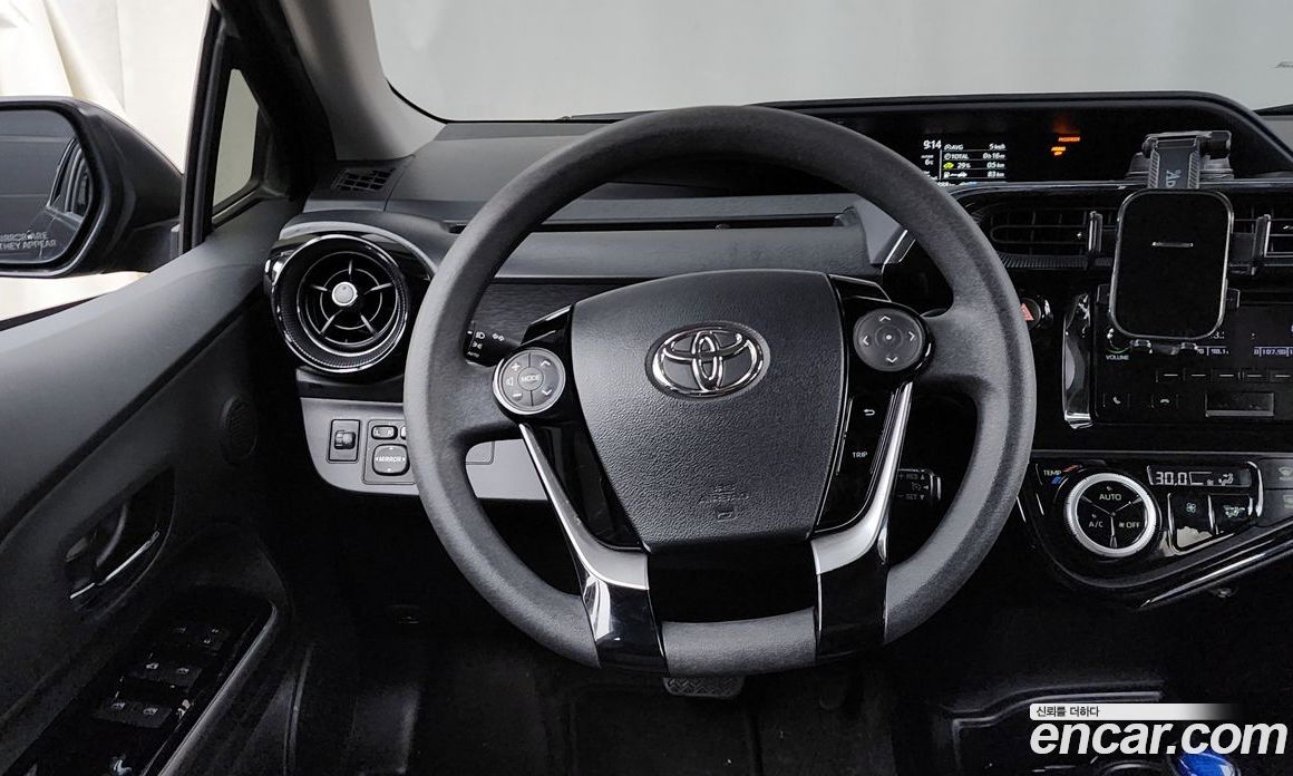 Toyota Prius C фото 13
