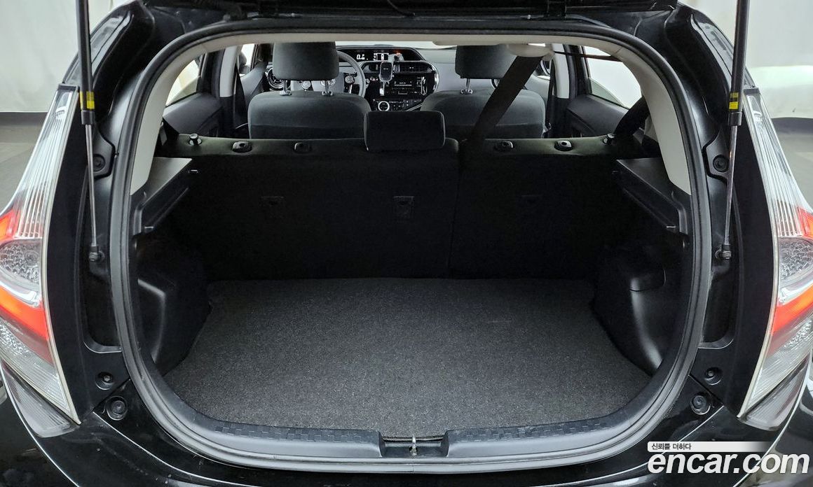 Toyota Prius C фото 20