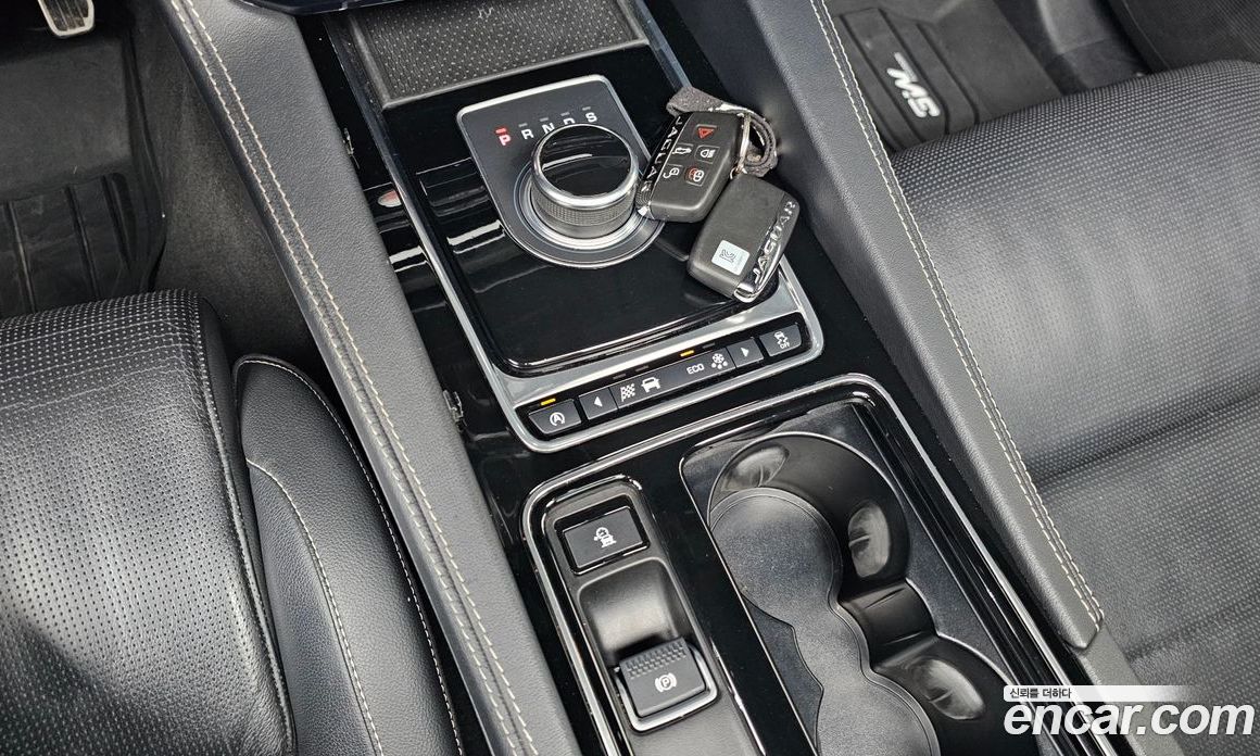 Jaguar F-PACE фото 9