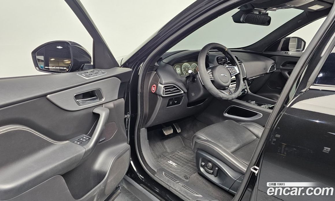 Jaguar F-PACE фото 11