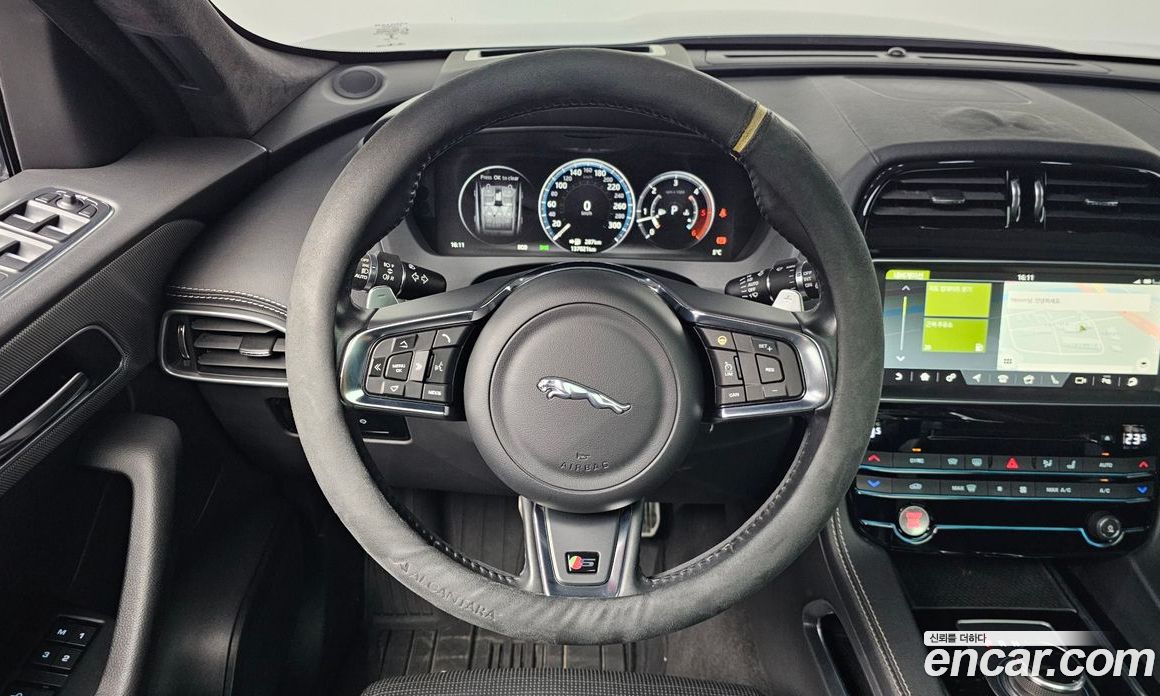 Jaguar F-PACE фото 13