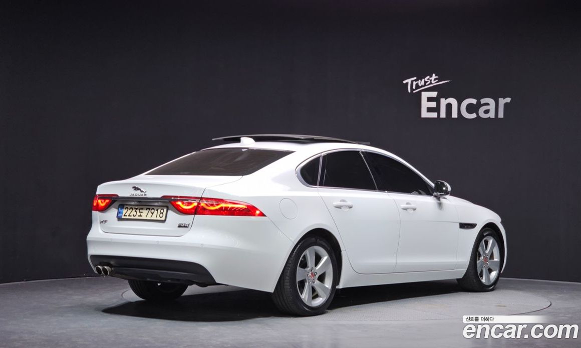 Jaguar XF (X260) фото 2