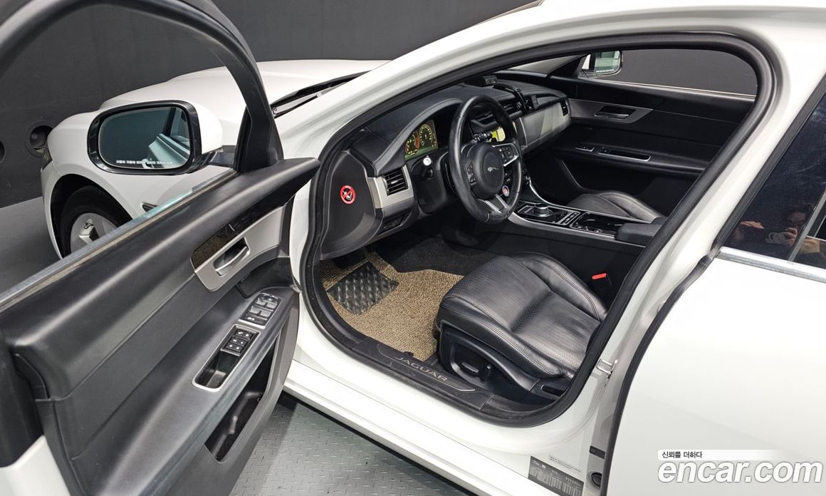 Jaguar XF (X260) фото 10