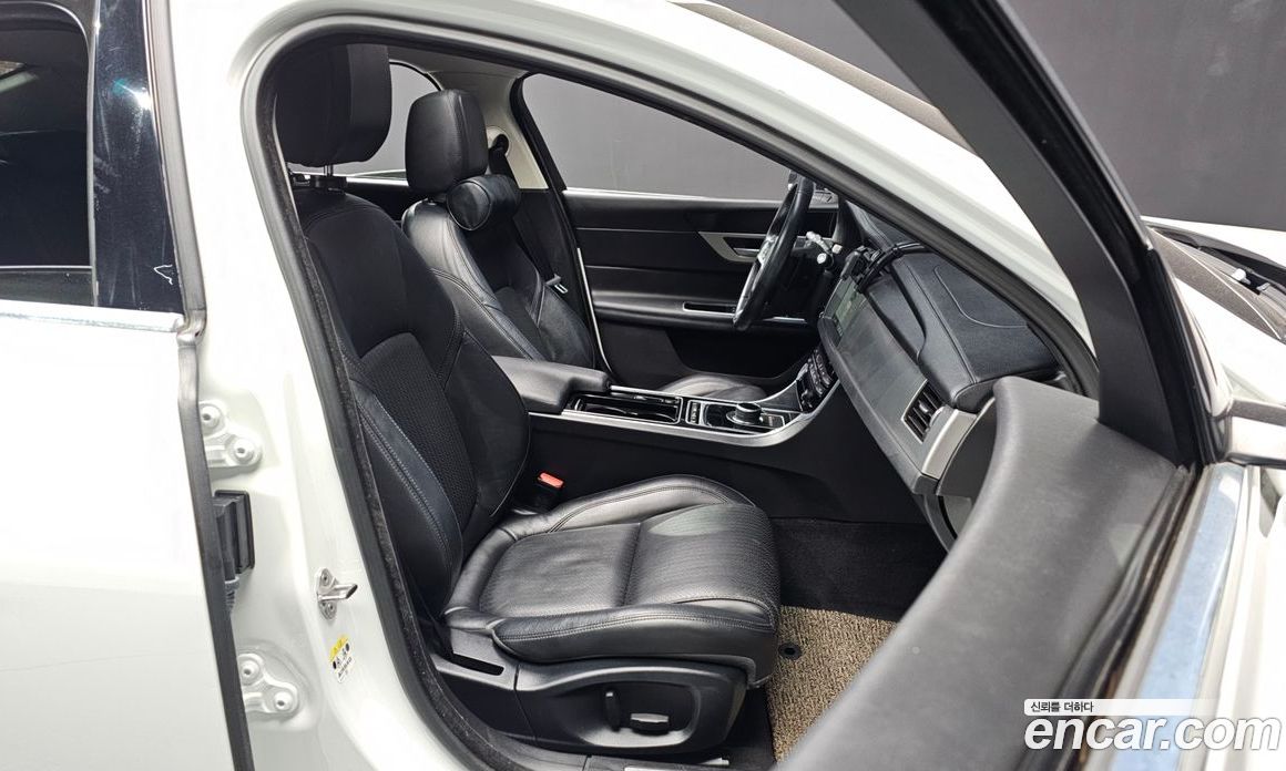 Jaguar XF (X260) фото 11