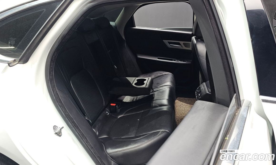 Jaguar XF (X260) фото 12