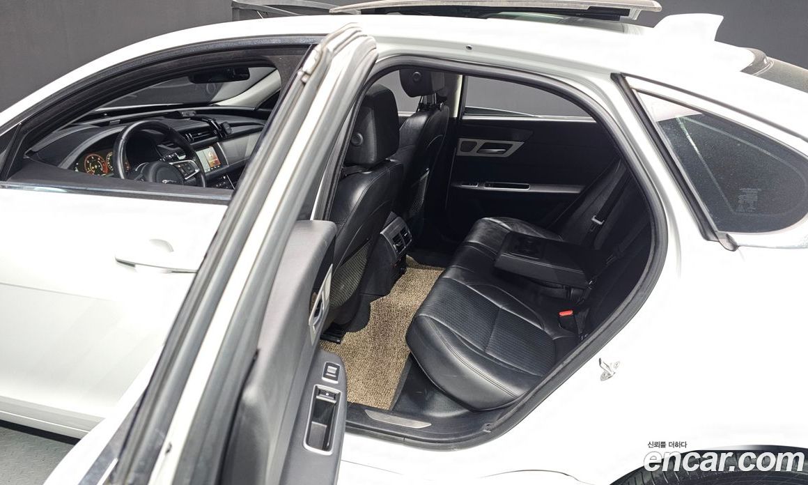 Jaguar XF (X260) фото 13
