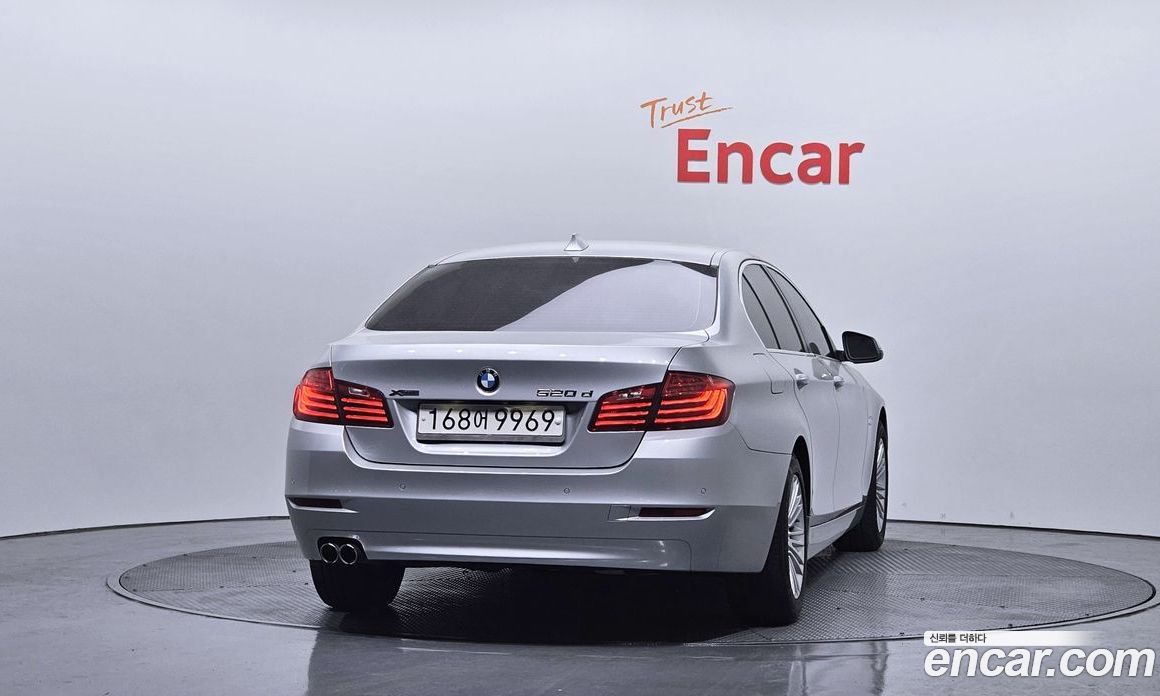 BMW 5-Series (F10) фото 4