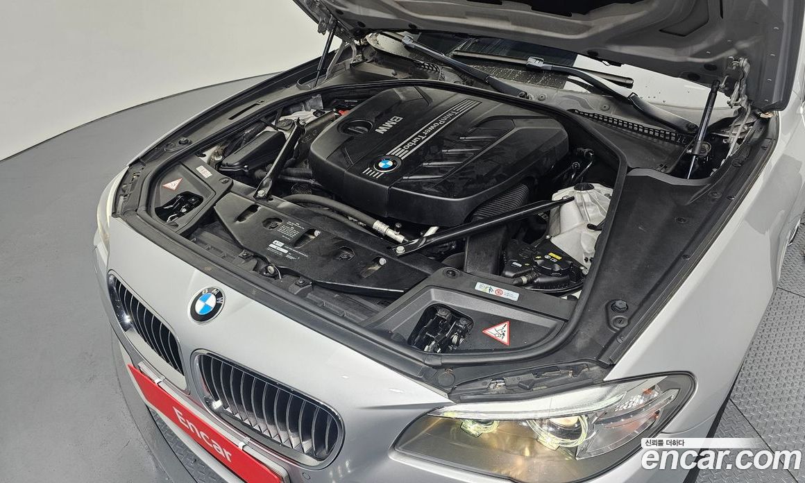 BMW 5-Series (F10) фото 6